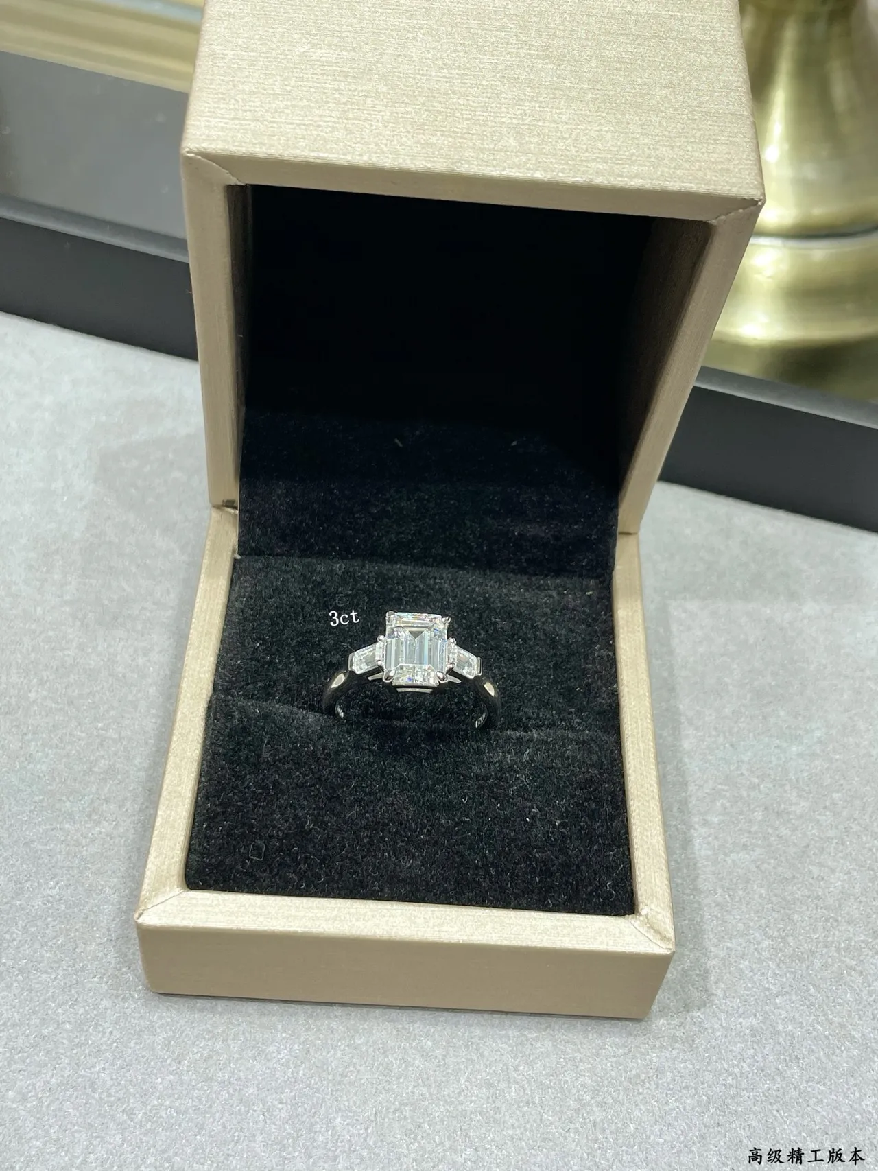 Tiffany & Co. Argent noir émeraude coupée centre pierre baguette tapered pierres latérales 8