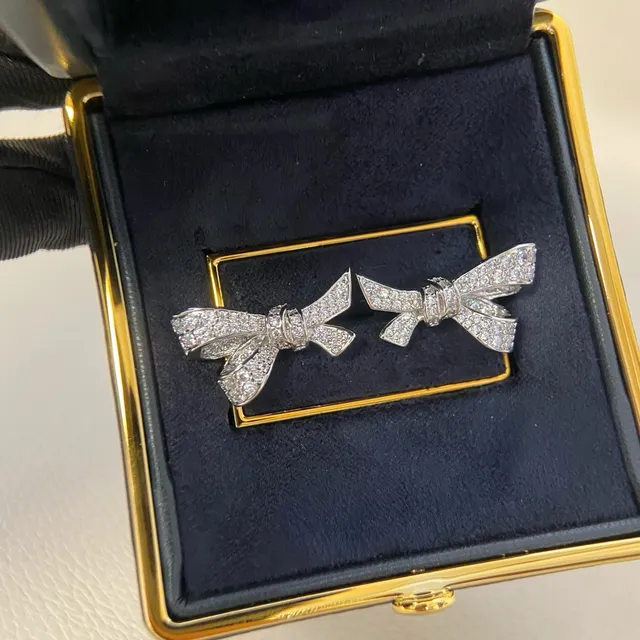 Tiffany & Co. Boucles d'oreilles diamants pavés bow 2