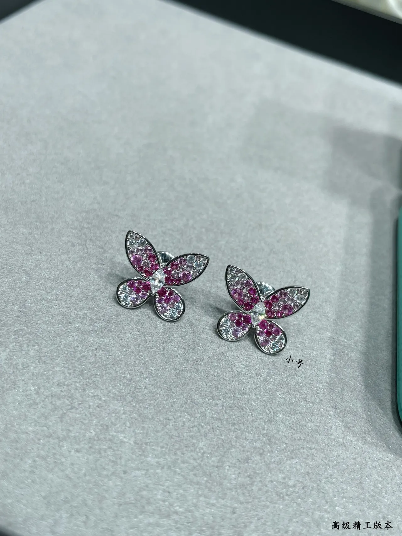 Tiffany & Co. Boucles d'Oreilles Stud Gemmes Roses et Blanches Pavé Papillon 3