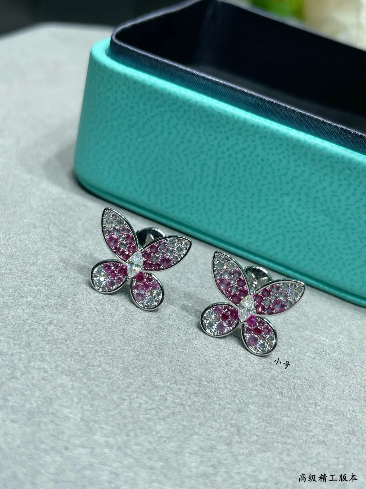Tiffany & Co. Boucles d'Oreilles Stud Gemmes Roses et Blanches Pavé Papillon 4
