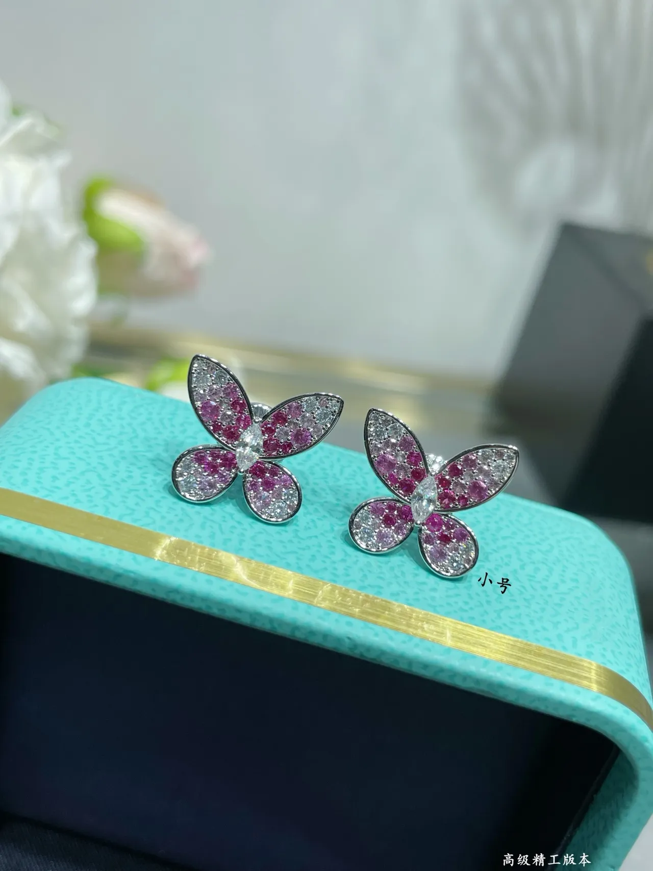 Tiffany & Co. Boucles d'Oreilles Stud Gemmes Roses et Blanches Pavé Papillon 7