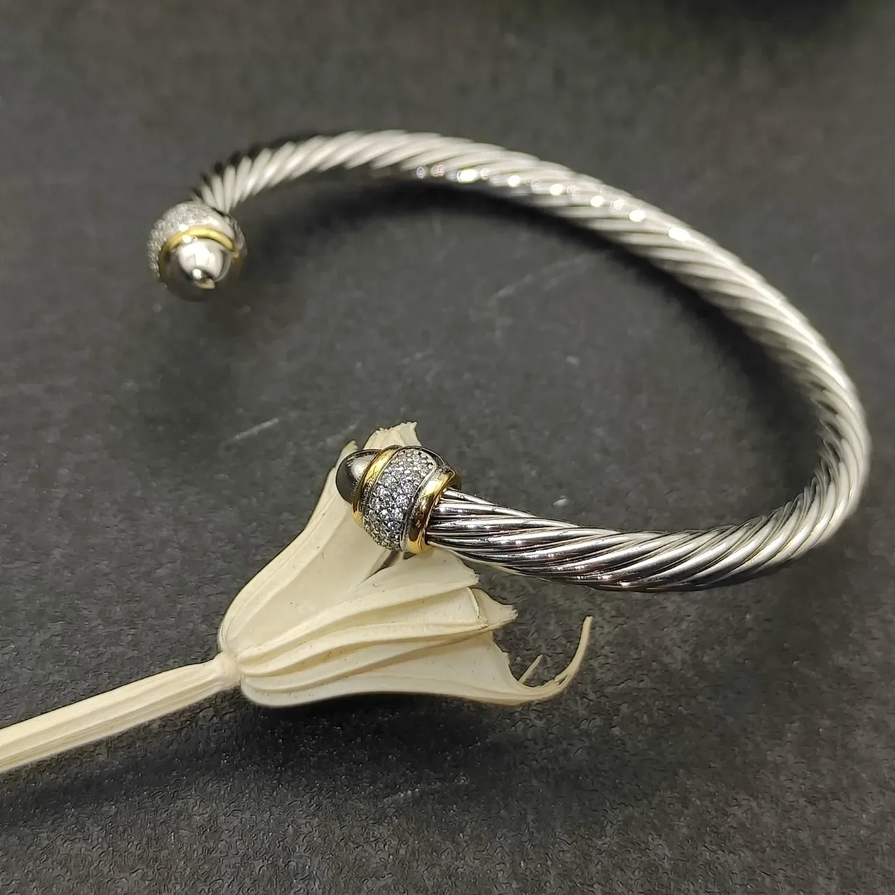 Tiffany & Co. HardWear Pulseira de Cordoa Trançada com Capas Pavé 2