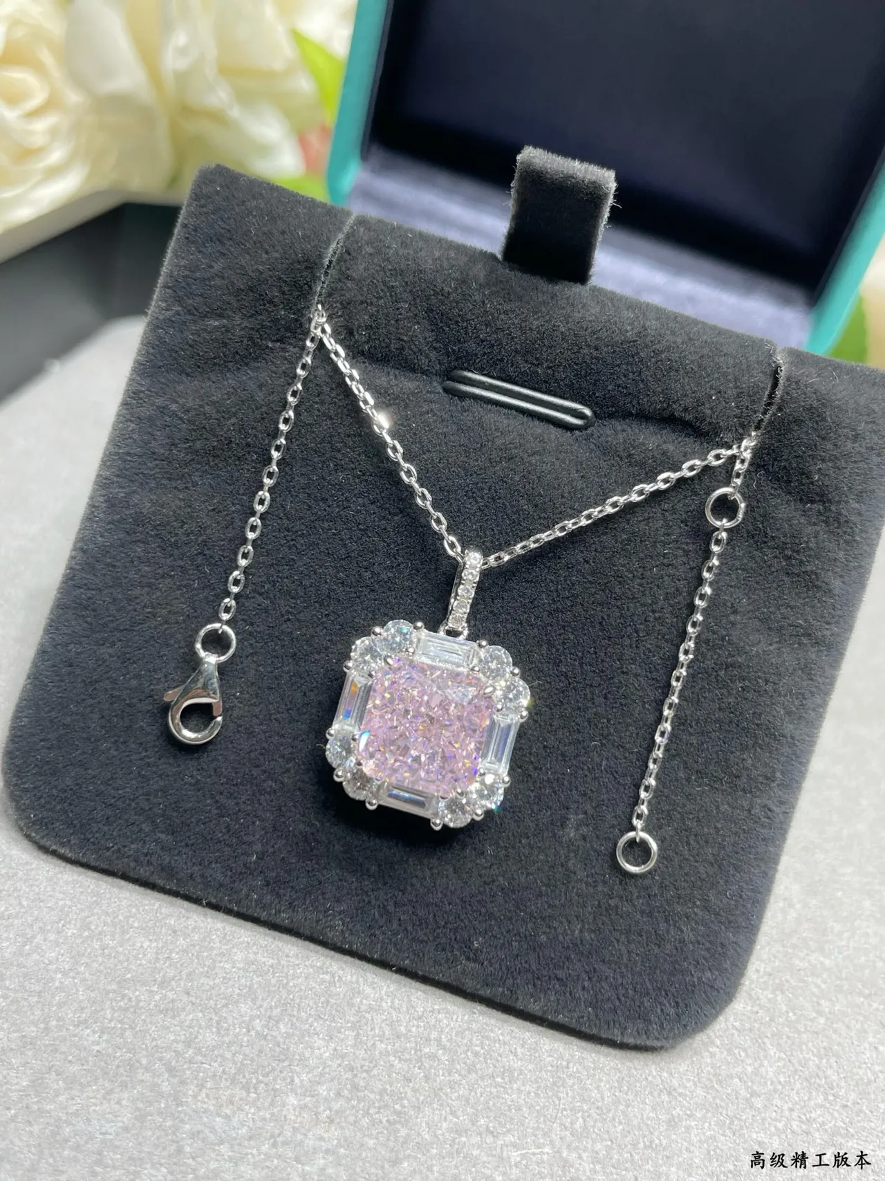 Tiffany & Co. Collier en argent rose avec pierre centrale en taille carré en coussin, garniture baguette et ronde halo 5