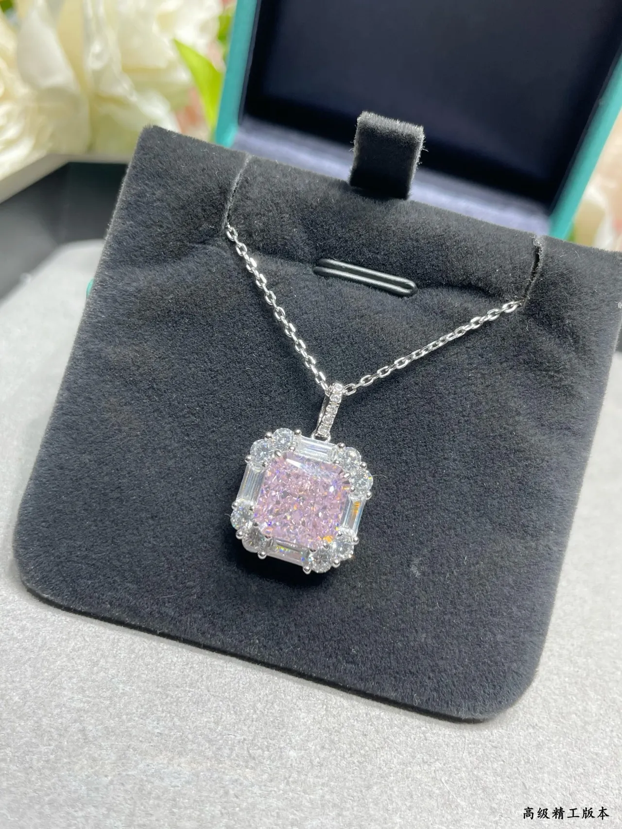 Tiffany & Co. Collier en argent rose avec pierre centrale en taille carré en coussin, garniture baguette et ronde halo 6