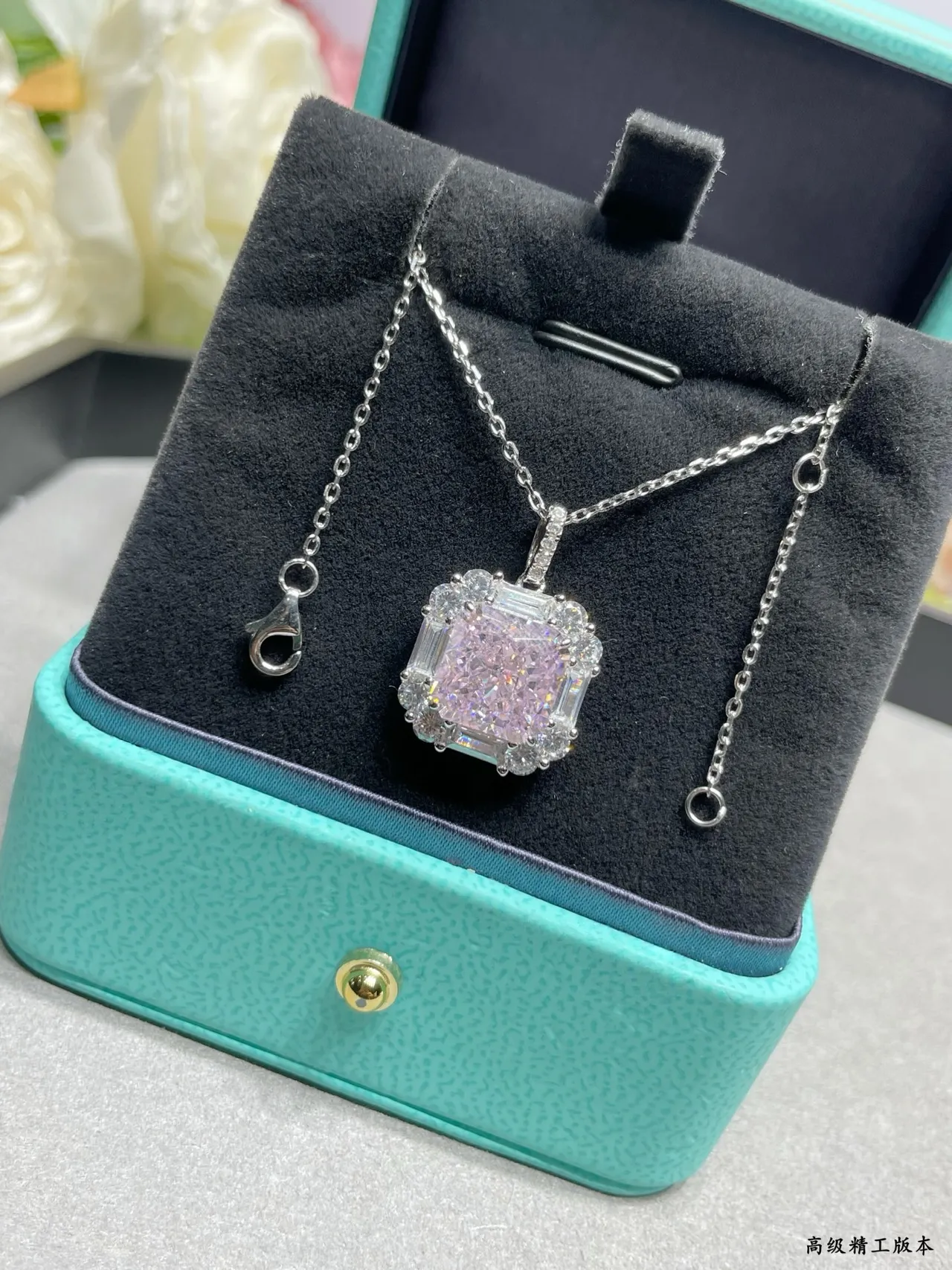 Tiffany & Co. Collier en argent rose avec pierre centrale en taille carré en coussin, garniture baguette et ronde halo 8