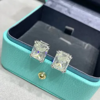Tiffany & Co. Boucles d'oreilles en pierres transparentes à coupe carrée