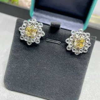 Tiffany & Co. Boucles d'oreilles jaune taille cushion-cut halo cluster