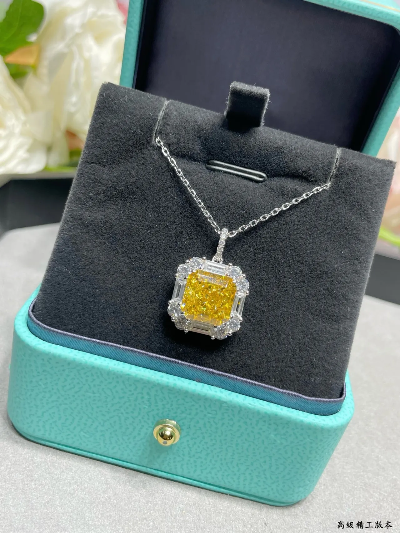 Tiffany & Co. Colar com pingente de diamante amarelo com halo quadrado 5