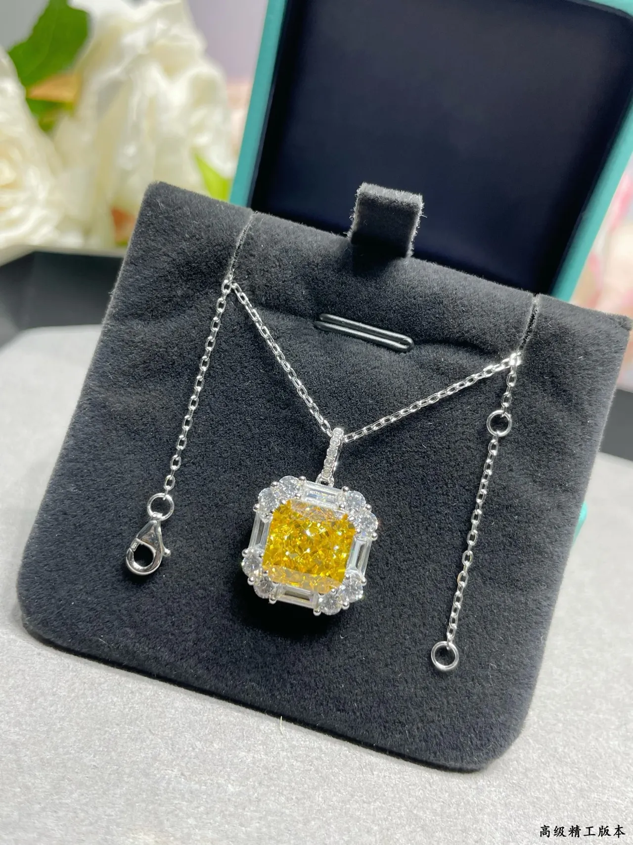 Tiffany & Co. Colar com pingente de diamante amarelo com halo quadrado 6