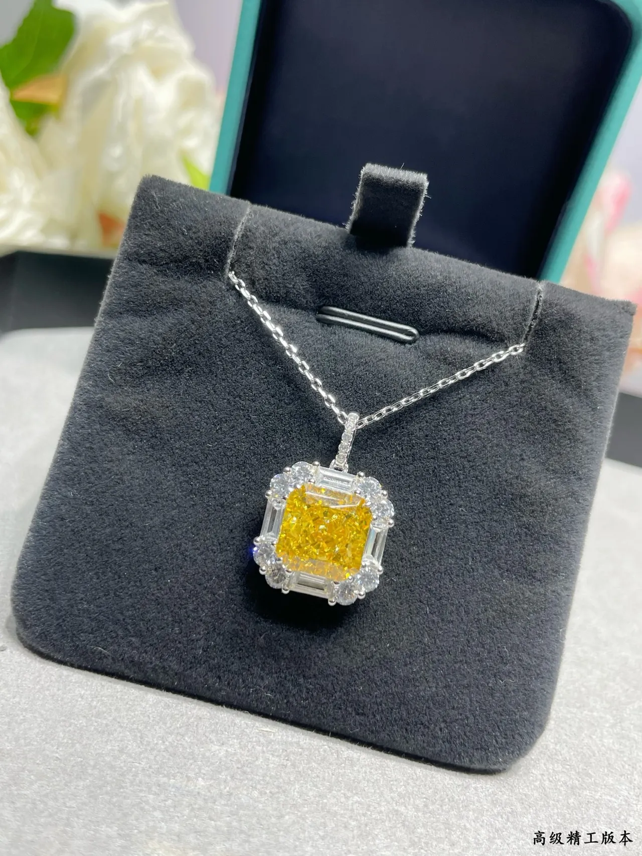 Tiffany & Co. Colar com pingente de diamante amarelo com halo quadrado 7