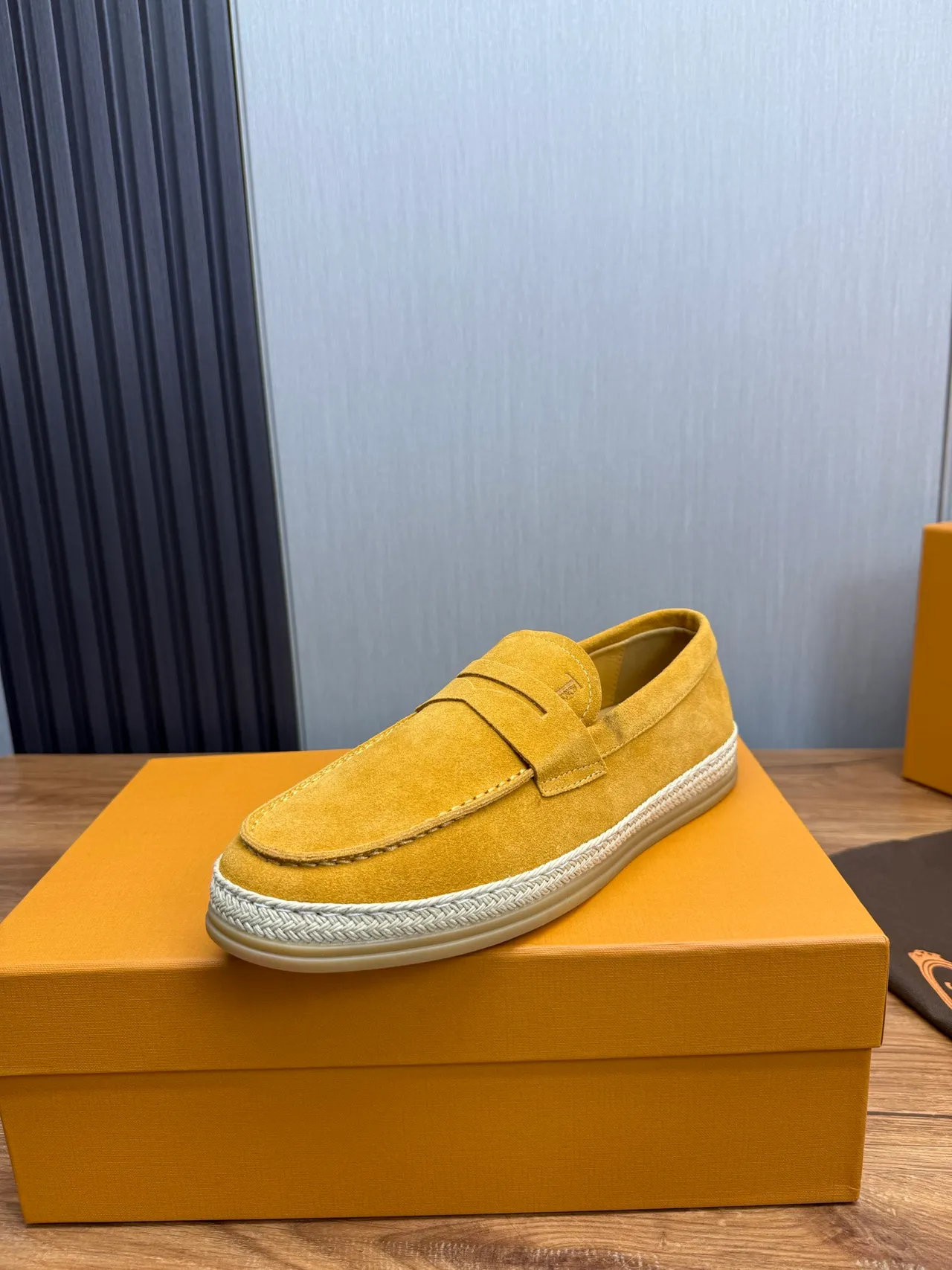 Tod's Penny Loafer Mocassins de camurça amarelo mostarda com sola de alpargata 2