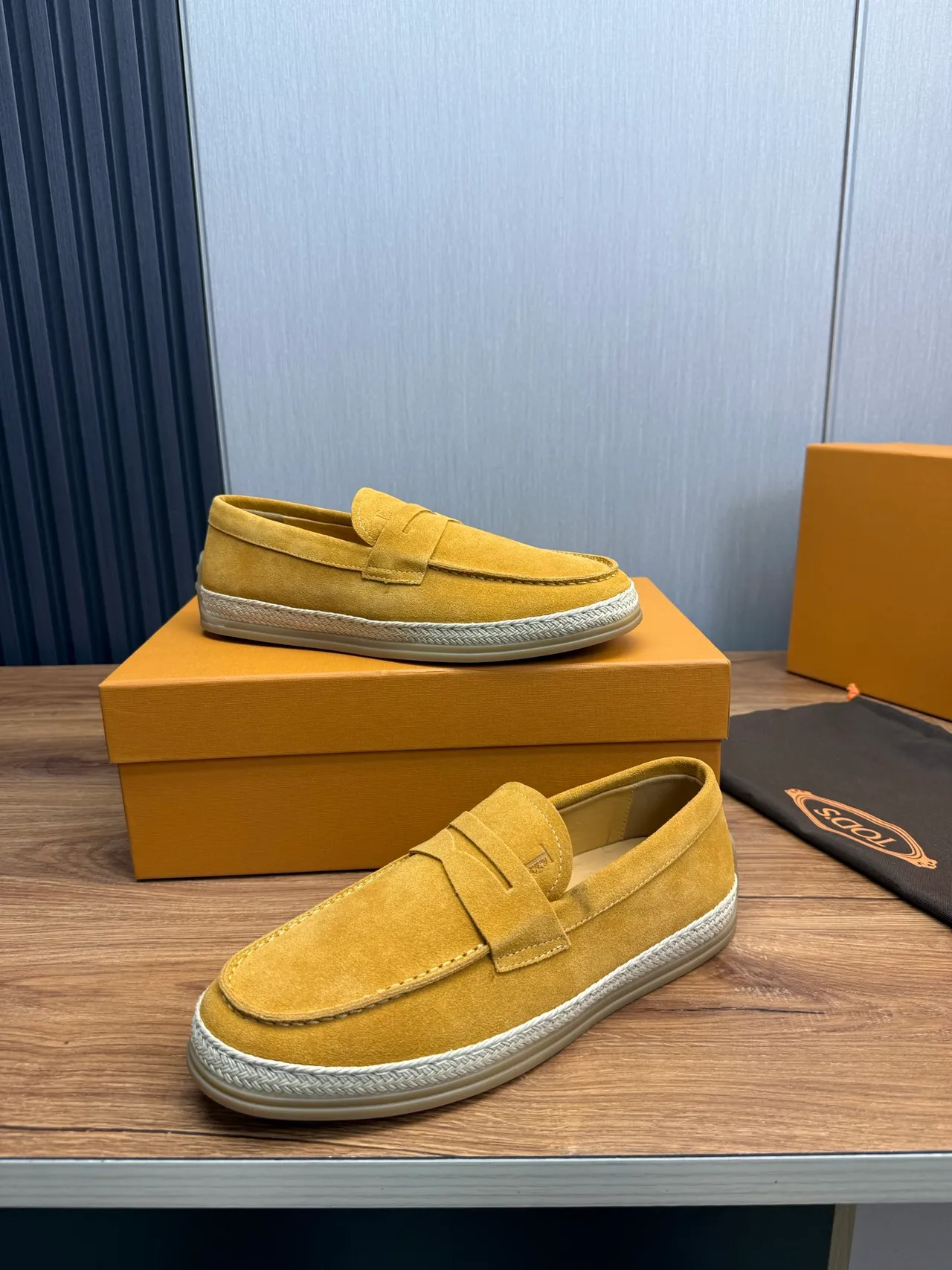 Tod's Penny Loafer Mocassins de camurça amarelo mostarda com sola de alpargata 4