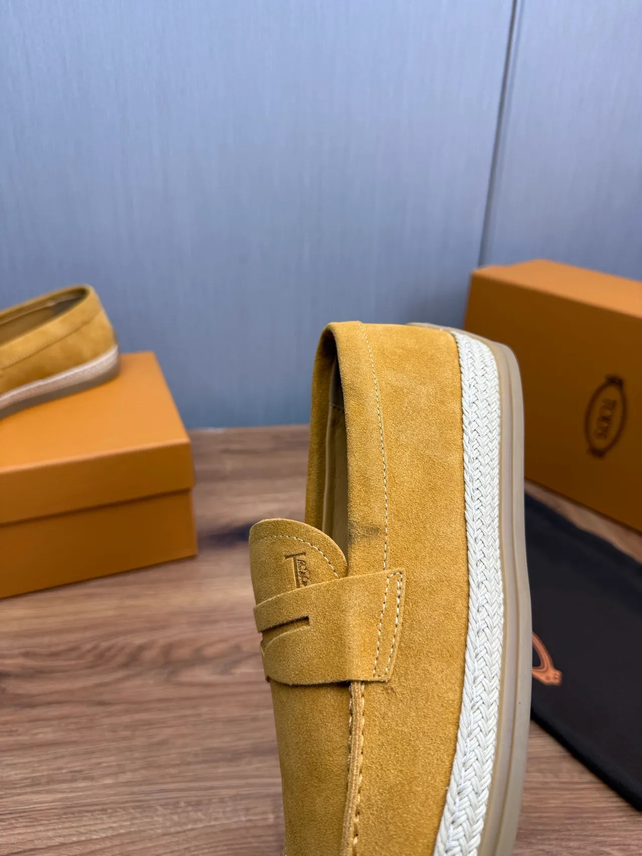 Tod's Penny Loafer Mocassins de camurça amarelo mostarda com sola de alpargata 9