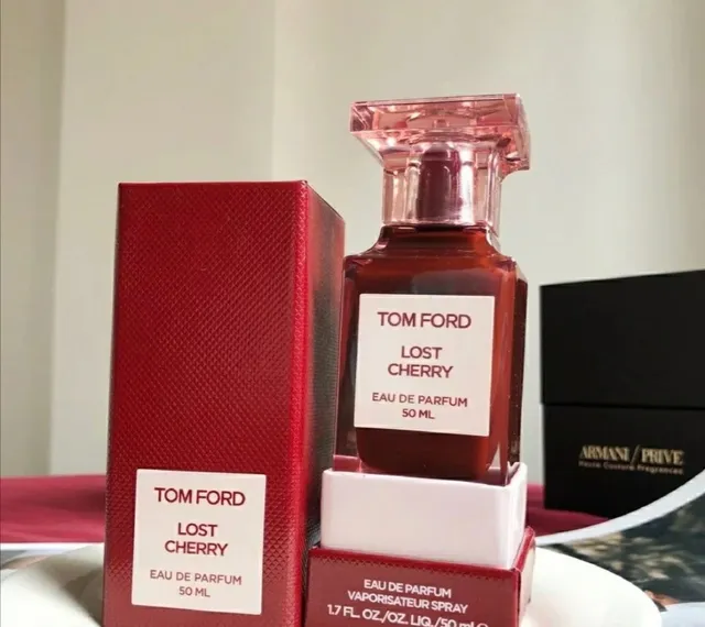 Tom Ford Lost Cherry زجاجة زجاج شفافة مربعة حمراء ذات وجهات غطاء عطر 2
