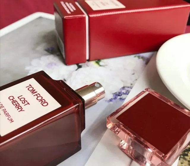 Tom Ford Lost Cherry زجاجة زجاج شفافة مربعة حمراء ذات وجهات غطاء عطر 3