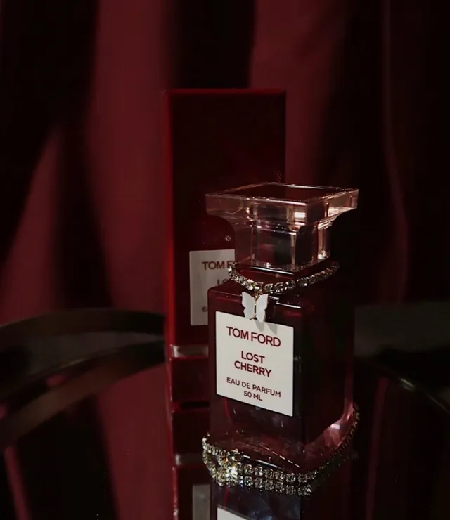 Tom Ford Lost Cherry زجاجة زجاج شفافة مربعة حمراء ذات وجهات غطاء عطر 5