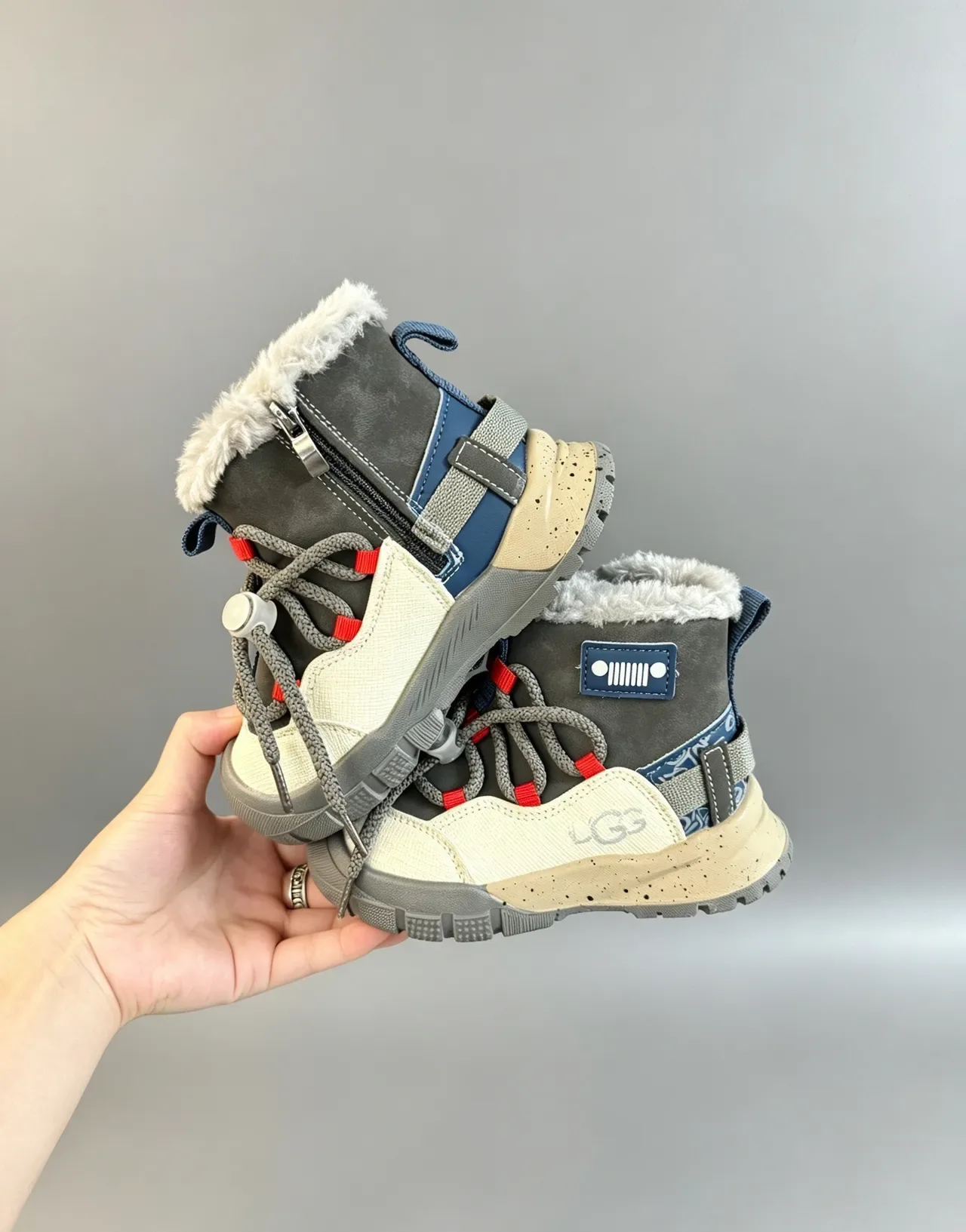 UGG भूरा ग्रे शियरलिंग लाइन्ड चंकी सोल स्नो बूट्स 20