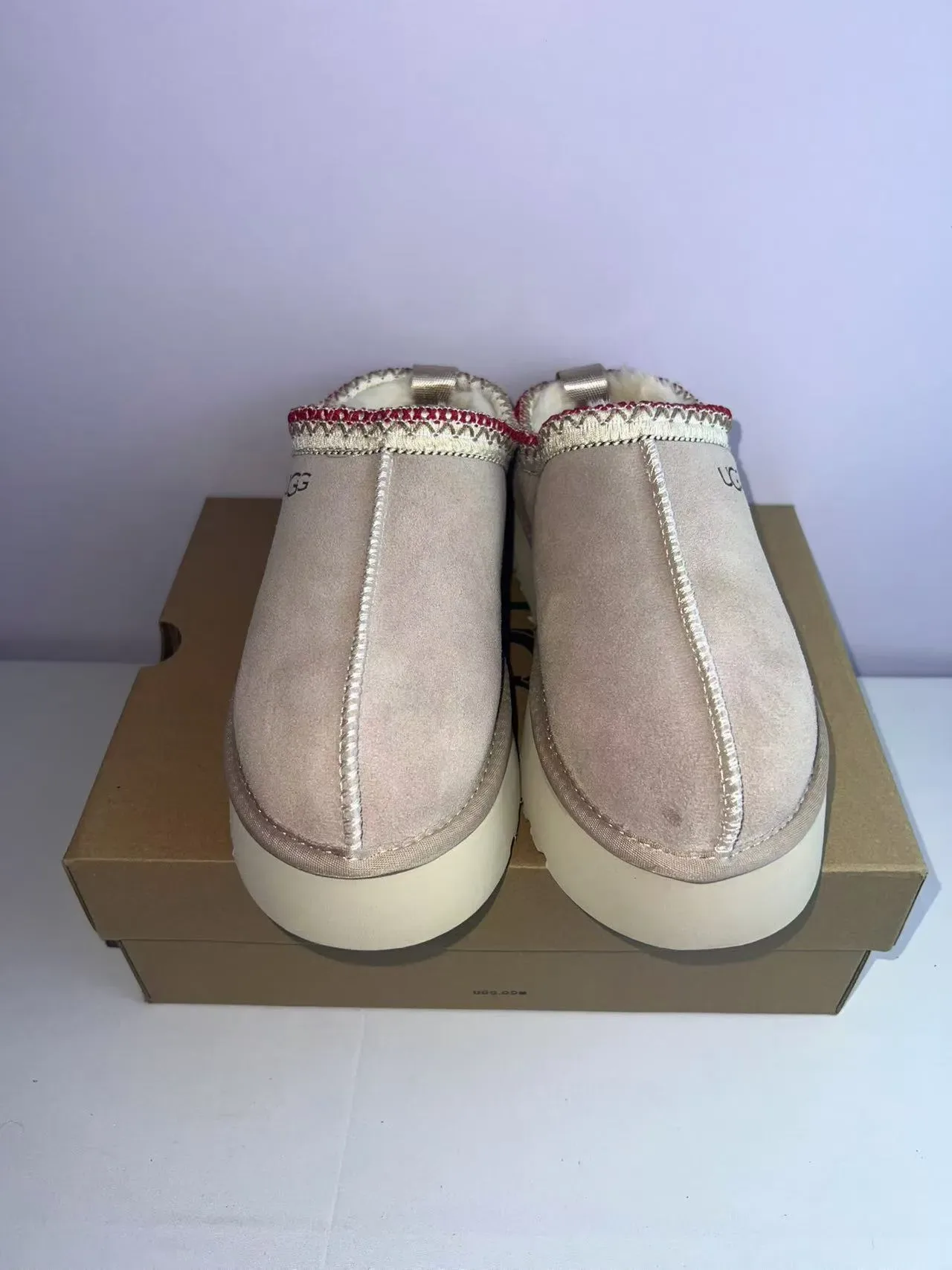 UGG Beige Red Platform Sole Shearling-Lined Casual Shoes 6