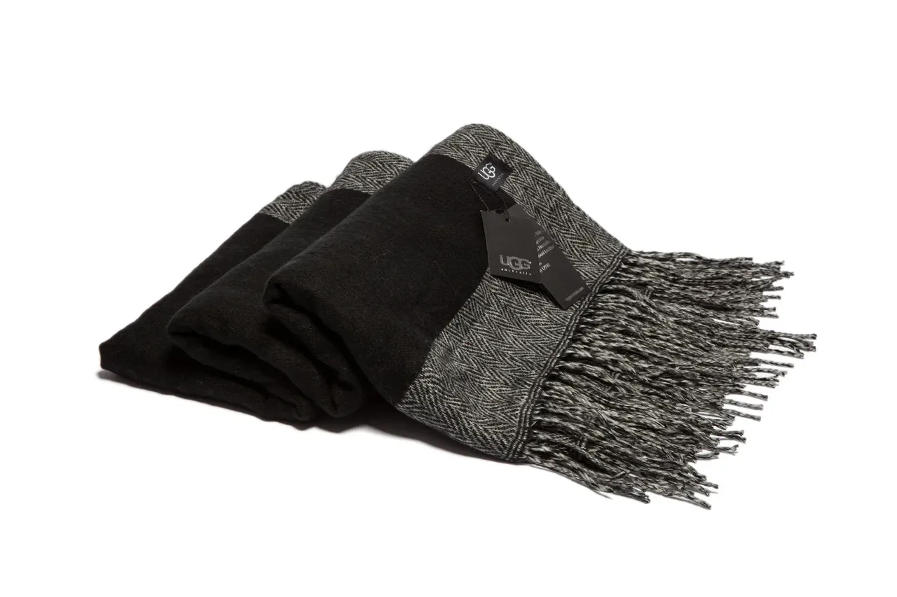 UGG Black Gray Color-Blocked Herringbone Weave Scarve 1