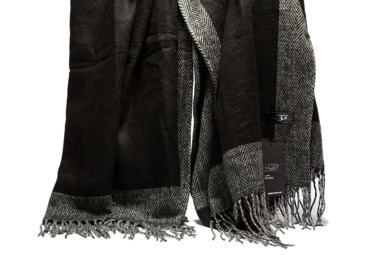 UGG Black Gray Color-Blocked Herringbone Weave Scarve 11