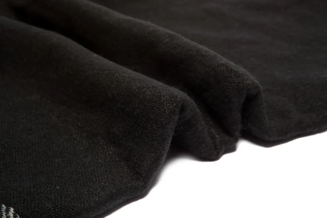 UGG Black Gray Color-Blocked Herringbone Weave Scarve 16