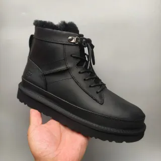 UGG Botín de Nieve Negro con Forro de Shearling y Cordones