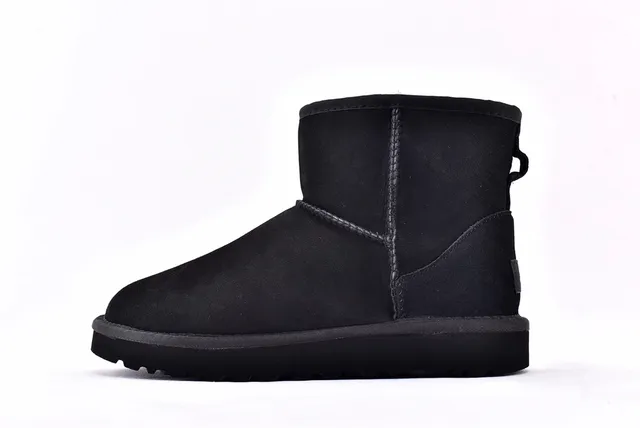UGG 黑色羊毛皮内衬麂皮上层雪靴 8