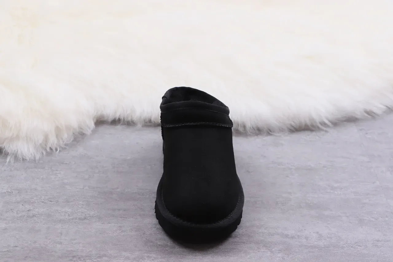 UGG कालो स्लिप-ऑन शियरलिंग-लाइंड स्नो बूट 4