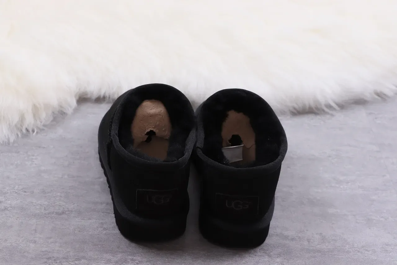 UGG कालो स्लिप-ऑन शियरलिंग-लाइंड स्नो बूट 7