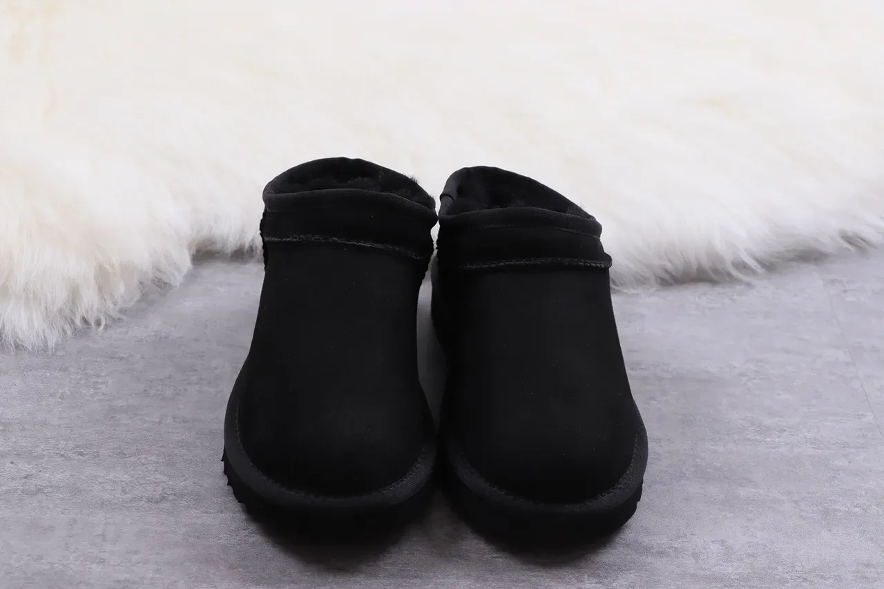 UGG कालो स्लिप-ऑन शियरलिंग-लाइंड स्नो बूट 8