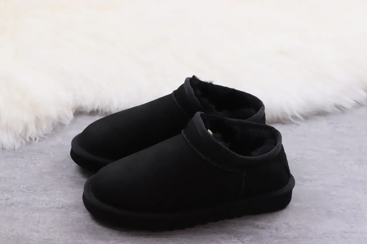 UGG कालो स्लिप-ऑन शियरलिंग-लाइंड स्नो बूट 9