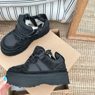 UGG 黑白厚底平台羊毛内里雪靴