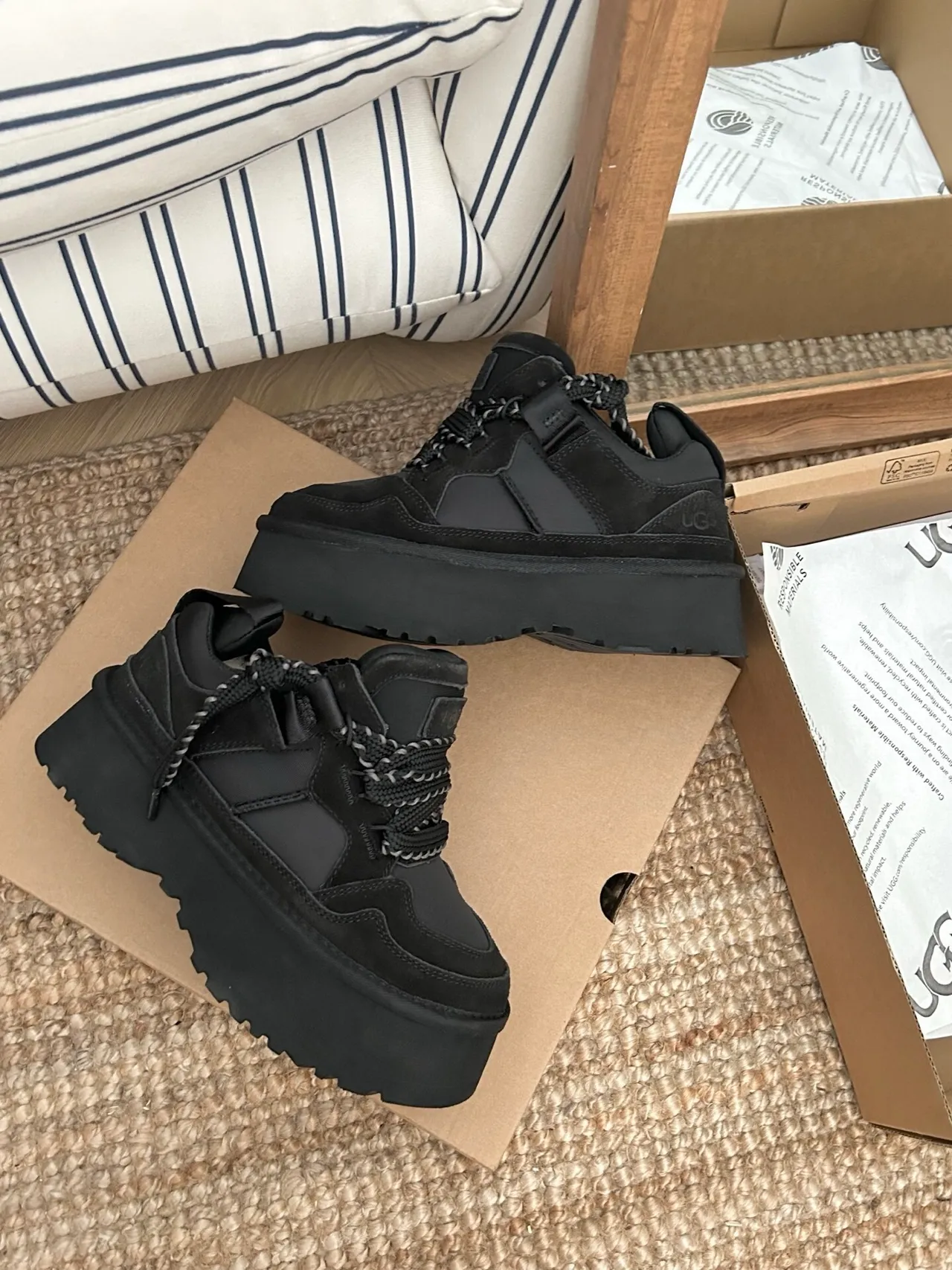 UGG Black White Chunky Platform Shearling-Lined Snow Boots 6