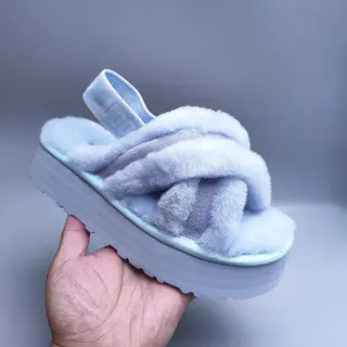 UGG نعال زرقاء بيضاء مع كعب فازي شيرلينج لايك تصميم حزام متقاطع