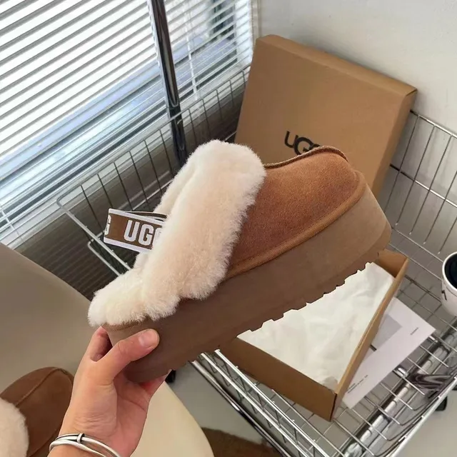 UGG Brown Beige Platform Sole Shearling-Lined Casual Shoes 5