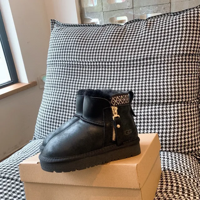 UGG Brown White Shearling-Lined Side-Zip Ankle Boots 10