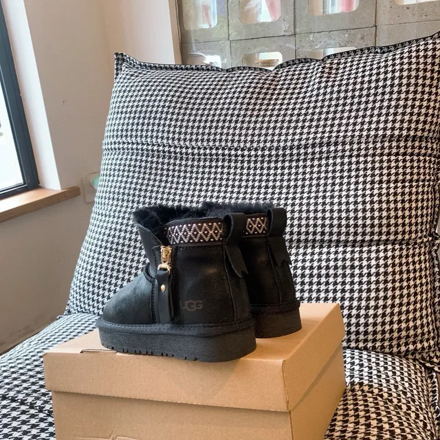 UGG Brown White Shearling-Lined Side-Zip Ankle Boots 18
