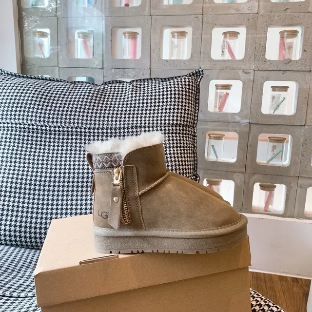 UGG Brown White Shearling-Lined Side-Zip Ankle Boots 21