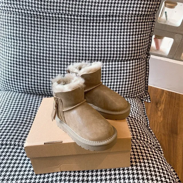 UGG Brown White Shearling-Lined Side-Zip Ankle Boots 24