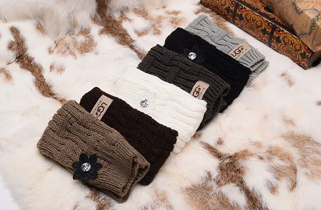 UGG Cable-Knit Fingerless Arm Warmers Black Knit Gloves 4