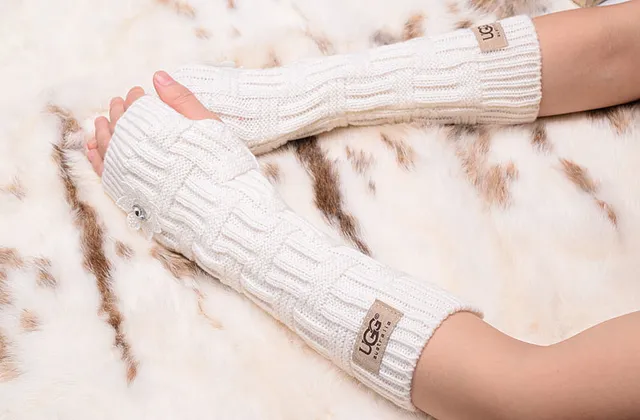 UGG Cable-Knit Fingerless Arm Warmers Black Knit Gloves 5