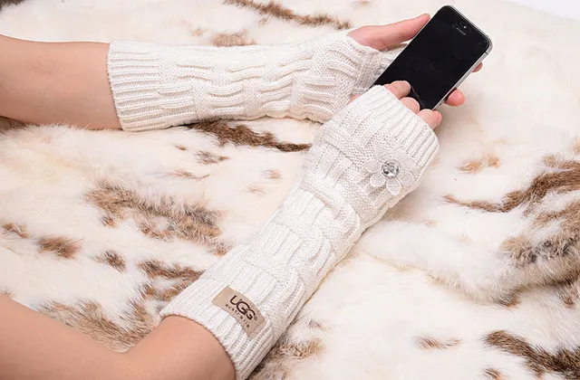 UGG Cable-Knit Fingerless Arm Warmers Black Knit Gloves 6