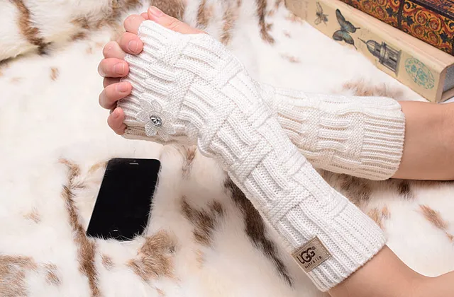 UGG Cable-Knit Fingerless Arm Warmers Black Knit Gloves 7