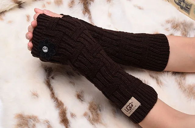 UGG Cable-Knit Fingerless Arm Warmers Black Knit Gloves 12