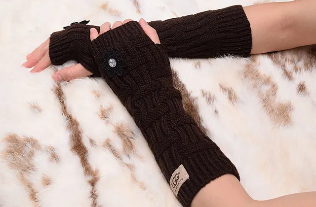 UGG Cable-Knit Fingerless Arm Warmers Black Knit Gloves 13