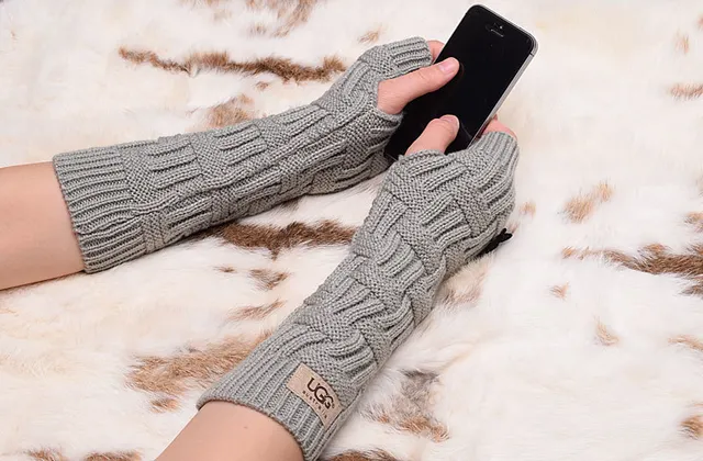 UGG Cable-Knit Fingerless Arm Warmers Black Knit Gloves 16