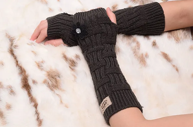 UGG Cable-Knit Fingerless Arm Warmers Black Knit Gloves 20