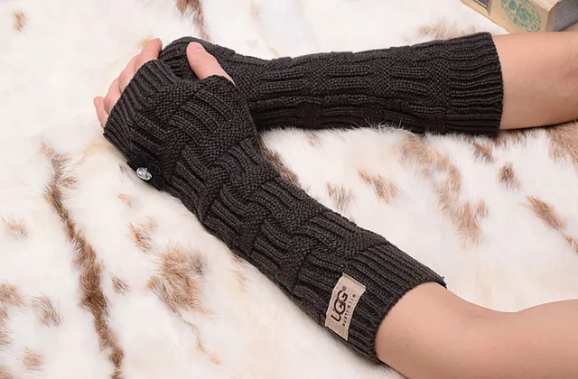 UGG Cable-Knit Fingerless Arm Warmers Black Knit Gloves 22