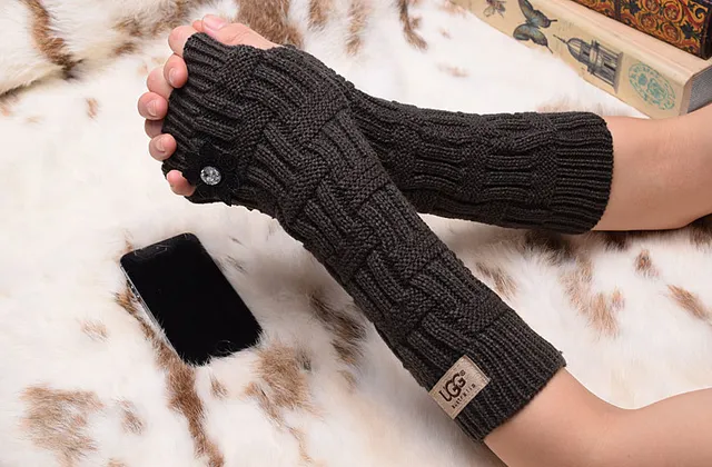 UGG Cable-Knit Fingerless Arm Warmers Black Knit Gloves 23