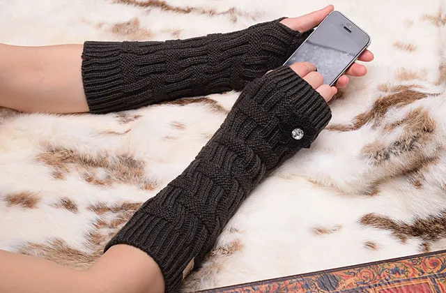 UGG Cable-Knit Fingerless Arm Warmers Black Knit Gloves 24